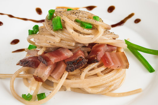 Close up image of a gourmet version of traditional Italian Spagetti Carbonara.