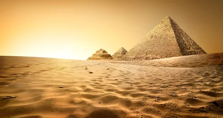 Photo sur Plexiglas Monument historique Pyramides dans le sable