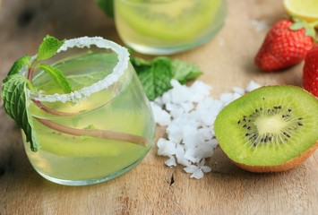 Kiwi cocktail