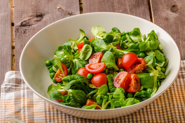 Lamb lettuce salad with tomato © Stepanek Photography