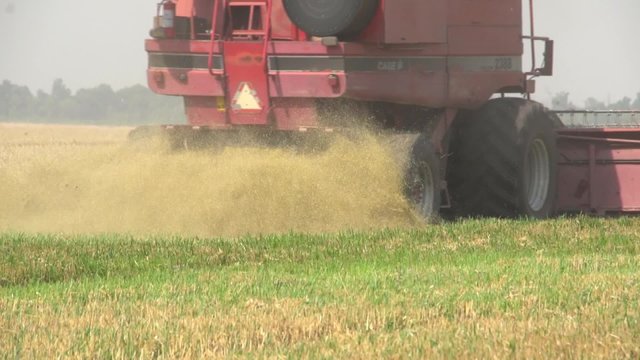 Комбайн на поле