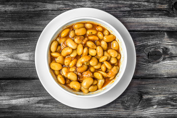 Baked beans in tomato sauce