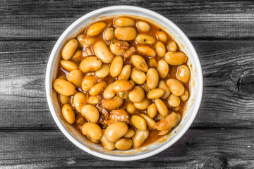 Baked beans in tomato sauce