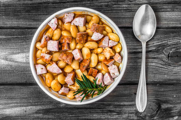 Baked beans with sausage in tomato sauce