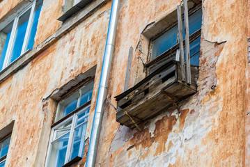 Fototapeta na wymiar emergency balcony on the facade of block flats