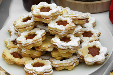 Cookies with orange marmalade