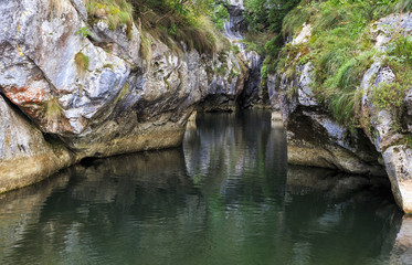 Naklejka na ściany i meble Water between the walls of gorges