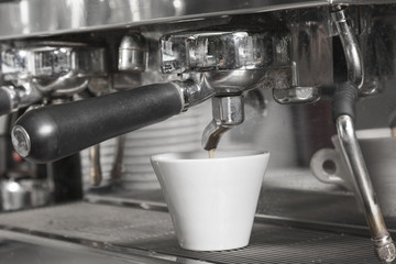 Detail einer Espressmaschine in einem Kaffeehaus