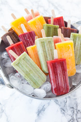 Hausgemachte Eis am Stiel