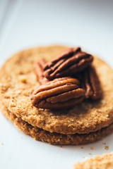 Oat cookies with kiwi jam