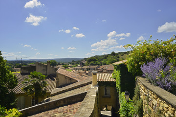 Fototapeta na wymiar Cadenet (84160) vu des toits, département du Vaucluse en région Provence-Alpes-Côte d’Azur, France