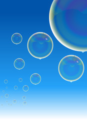 Seifenblasen vor blauem Himmel