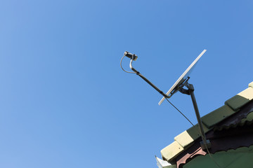 Obraz premium satellite dish and TV antennas on the house roof
