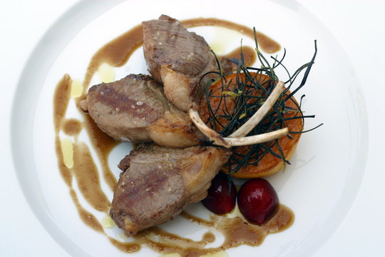 Toscana,cibo,cotolette di agnello.