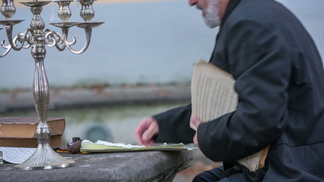 Composer walk to the garden table