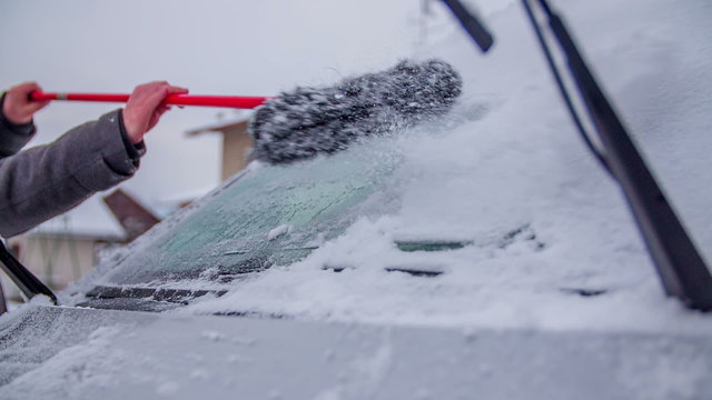 Cleaning off snow on one side of the windshield only