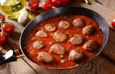 Meat balls in tomato sauce