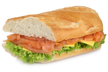 Belegtes Baguette zum Frühstück mit Lachs Fisch Freisteller