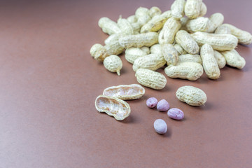 peanuts with shell