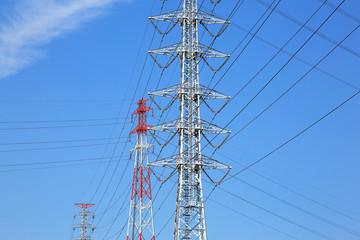 高圧電線と鉄塔