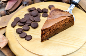 Dark chocolate cake on wooden plate (chocolate, cake, dessert)