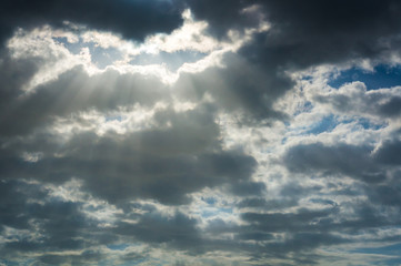 Naklejka na ściany i meble Sun rays through clouds