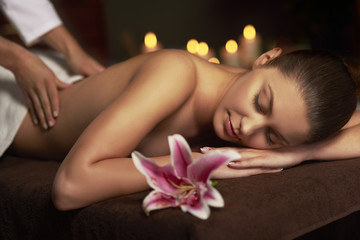 Obraz na płótnie Canvas Woman paying visit at massage therapist