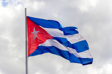 Drapeau cubain flottant au vent