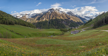 Gebirgstal in Südtirol