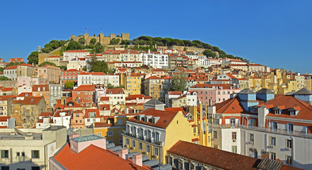 Blick auf Altstadt und Castelo de São Jorge, Lissabon / Portugal