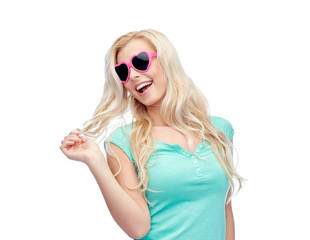 Fototapeta premium happy young blonde woman or teenager in sunglasses