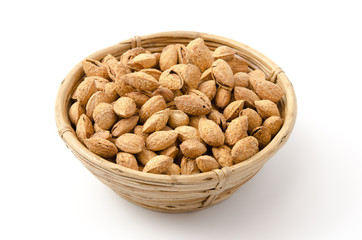 Mandeln mit Schale und Salz