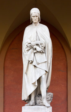 Statue of Dante in Padua, Italy