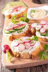 bread with cheese and radish