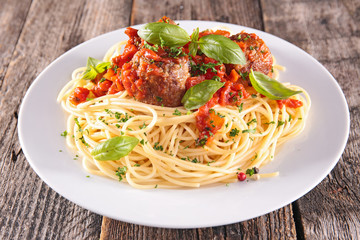 spaghetti with beef ball and tomato sauce