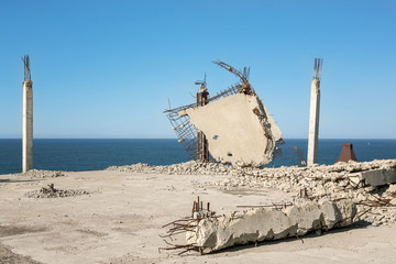 an abandoned building on the beach.