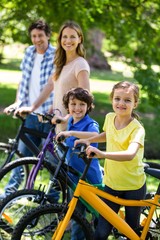 Fototapeta premium Smiling family with their bikes