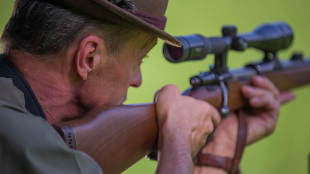 Hunter see the moving target