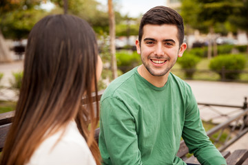 Obraz premium Attractive guy on a date at the park