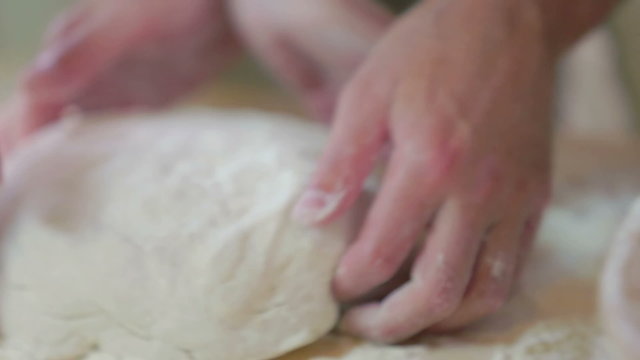 Putting the flour in the bool to put the bough to the rising process 