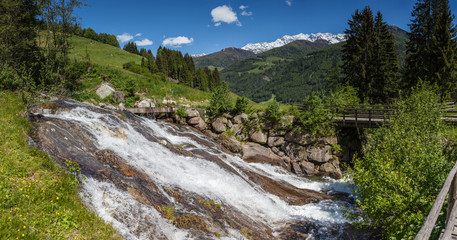 Fototapeta na wymiar Wildbach in Südtirol