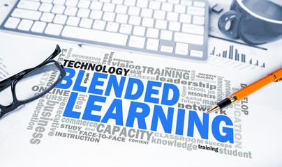 blended learning word cloud on office scene © cacaroot