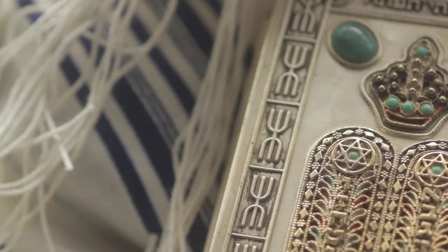 Torah with Star of David Pan Over