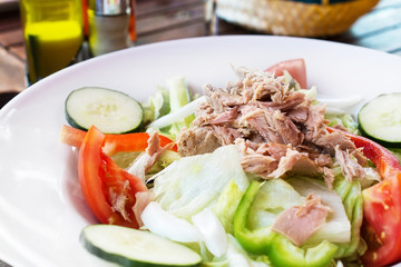 Tuna salad with vegetables