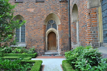 Przyklasztorny ogród