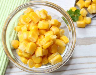 Mais-Körner in einer Schüssel