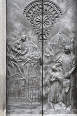 Porta duomo di Viterbo Italia