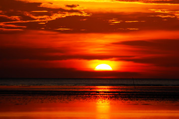 Obraz premium orange sky at sunset.