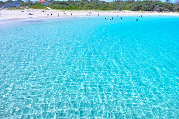 真夏の伊良部島　渡口の浜と海水浴客
