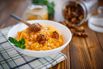 pumpkin porridge with honey and nuts 